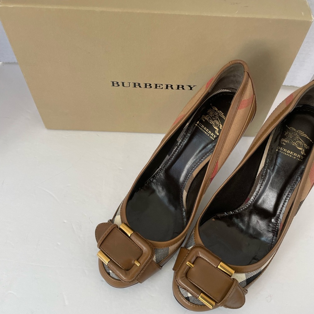 Burberry Nova Check Brown Buckle Leather Pumps Heels Shoes Size 39.5 EU